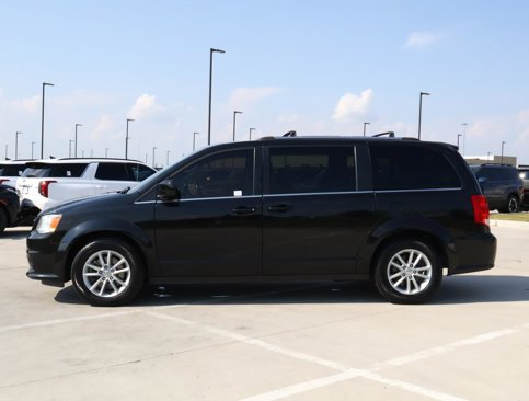 Used 2019 Dodge Grand Caravan SXT image 2