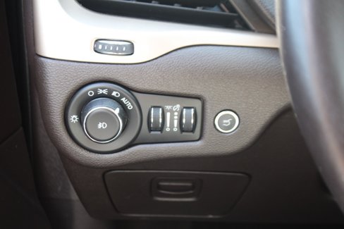 Used 2016 Jeep Cherokee Trailhawk w/ Comfort/Convenience Group image 14