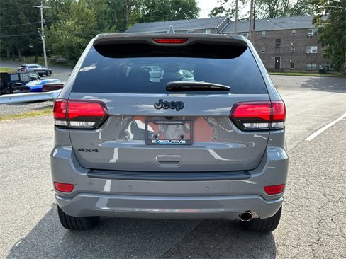 Used 2022 Jeep Grand Cherokee Laredo X image 3