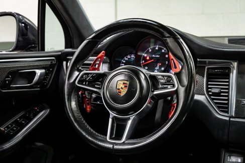 Used 2017 Porsche Macan Turbo image 38