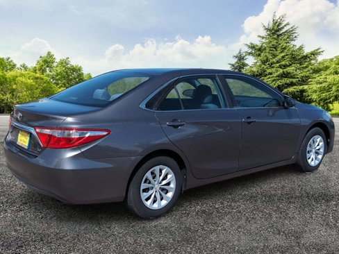 Used 2015 Toyota Camry LE image 7