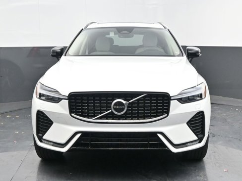 New 2025 Volvo XC60 B5 Core w/ Climate Package image 2