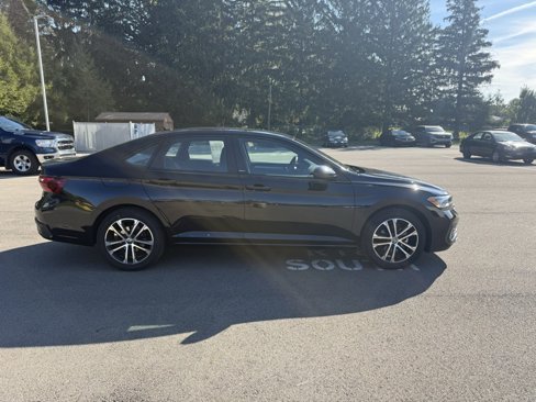 Used 2024 Volkswagen Jetta Sport image 5