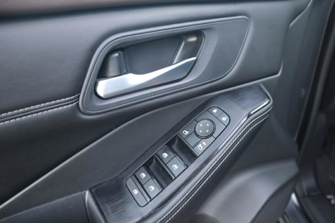 Used 2023 Nissan Rogue SV w/ SV Premium Package image 16