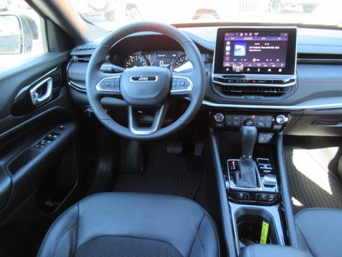 Used 2024 Jeep Compass Trailhawk image 14