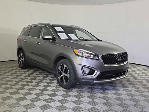 Used 2017 Kia Sorento EX image 2