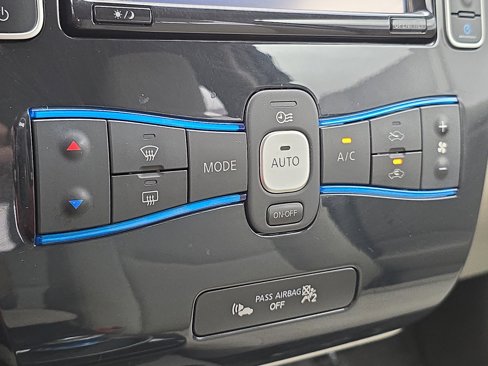 Used 2012 Nissan Leaf SL image 24