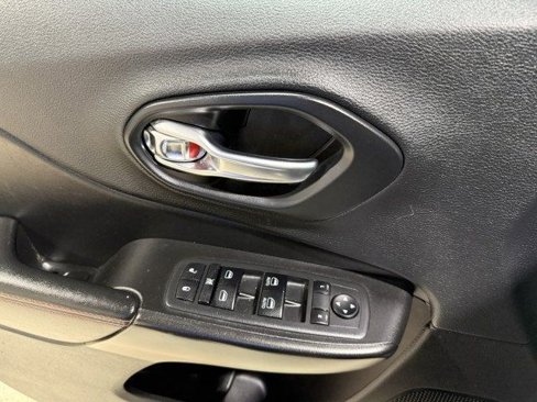 Used 2019 Jeep Cherokee Trailhawk w/ Cold Weather Group image 19