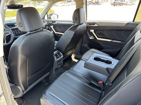 Used 2022 Volkswagen Tiguan SE image 19