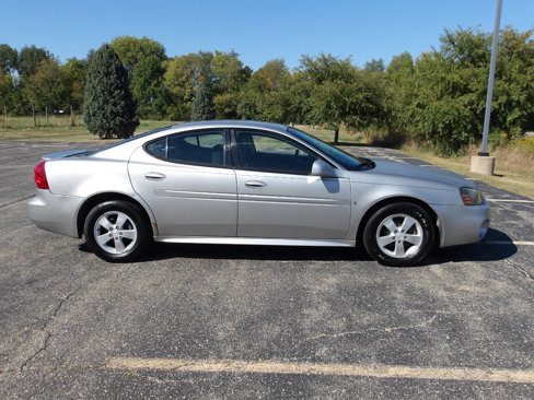 Used 2008 Pontiac Grand Prix w/ Preferred Package image 2