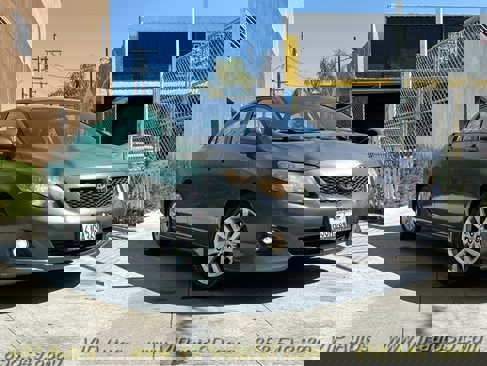 Used 2010 Toyota Corolla LE image 1