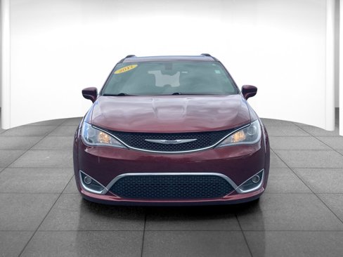 Used 2017 Chrysler Pacifica Touring-L image 2