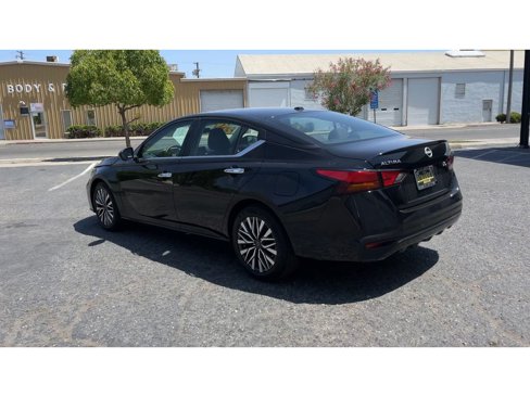 Used 2024 Nissan Altima 2.5 SV image 9