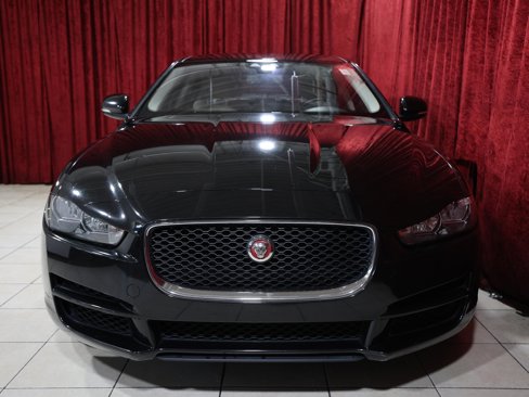 Used 2017 Jaguar XE Premium image 9