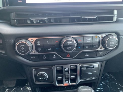 New 2025 Jeep Gladiator Sport image 23