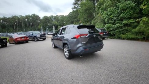 Used 2021 Toyota RAV4 XLE Premium image 3