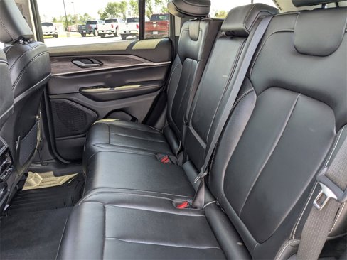 Used 2023 Jeep Grand Cherokee Limited image 14