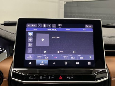 Certified 2024 Jeep Compass Limited image 17