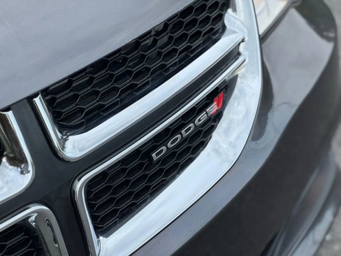 Used 2019 Dodge Grand Caravan SXT image 11