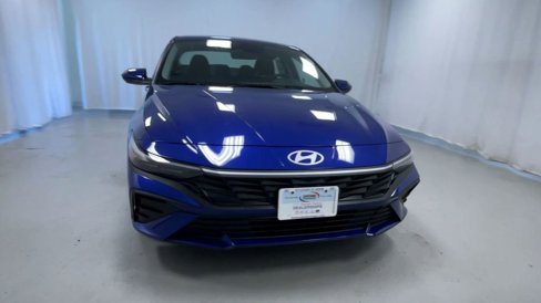 New 2025 Hyundai Elantra SE image 3