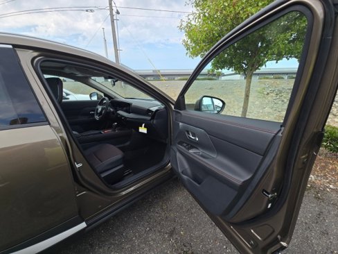 New 2025 Nissan Kicks SR w/ SR Premium Package image 10