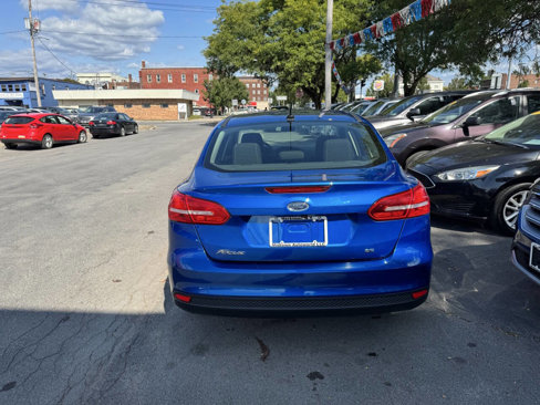 Used 2018 Ford Focus SE w/ Cold Weather Package image 5