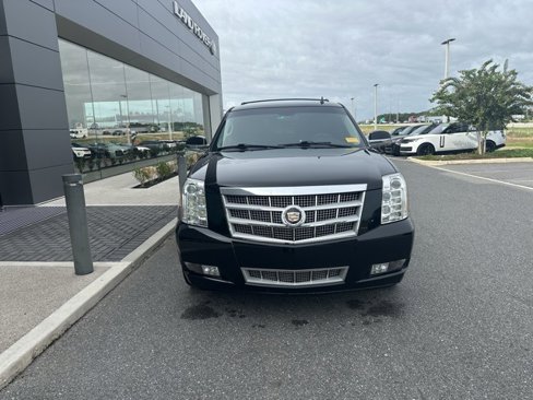 Used 2014 Cadillac Escalade Platinum image 2
