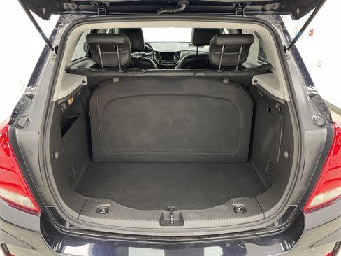 Certified 2022 Chevrolet Trax LT w/ LT Convenience Package image 11