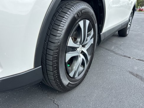 Used 2018 Toyota RAV4 LE image 12