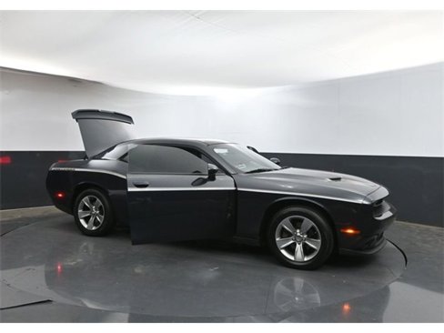Used 2019 Dodge Challenger SXT image 38