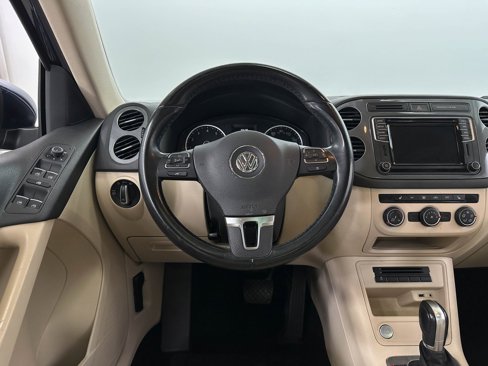 Used 2016 Volkswagen Tiguan S image 9