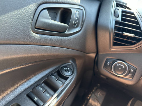 Used 2019 Ford Escape S image 12