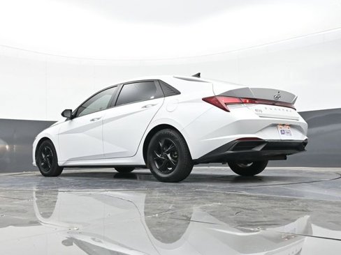 Used 2022 Hyundai Elantra SE image 45