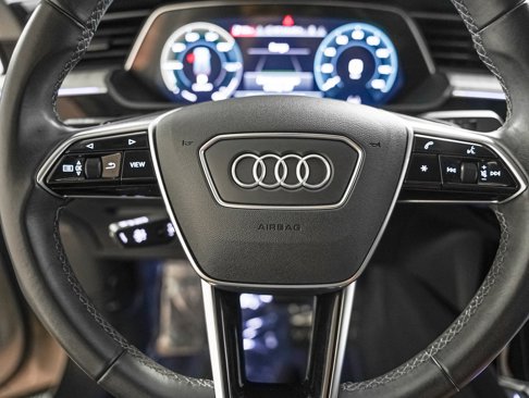 Used 2022 Audi e-tron Prestige w/ Prestige Package image 16