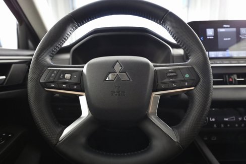 Used 2024 Mitsubishi Outlander SE image 20