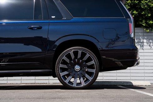 Used 2022 Cadillac Escalade ESV Premium Luxury image 25