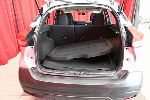 Used 2019 Nissan Kicks SV image 10