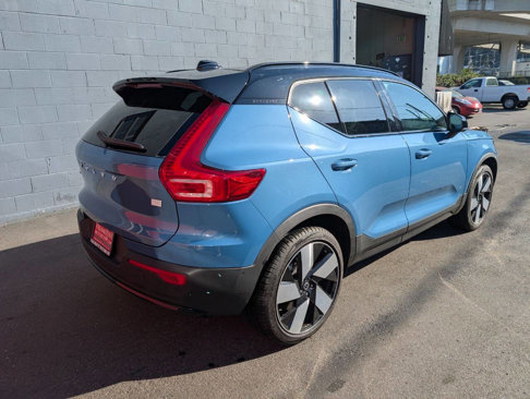 Used 2023 Volvo XC40 Recharge Ultimate image 3