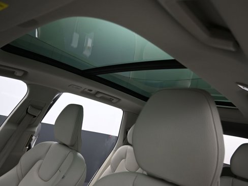 Certified 2024 Volvo XC90 B6 Plus image 27