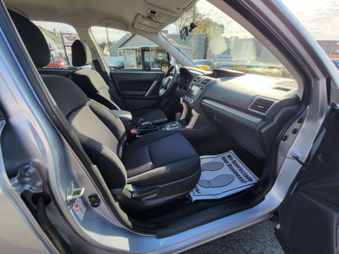 Used 2017 Subaru Forester 2.5i w/ Alloy Wheel Package image 18