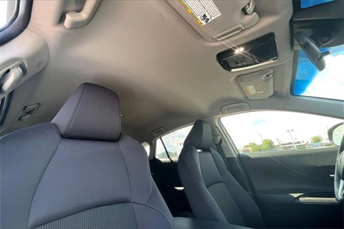 Used 2021 Toyota Venza LE image 15