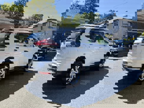 Used 2019 Nissan Rogue S image 5