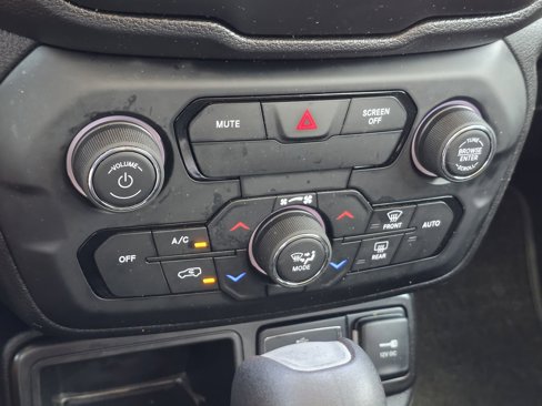 Used 2019 Jeep Renegade Latitude image 20