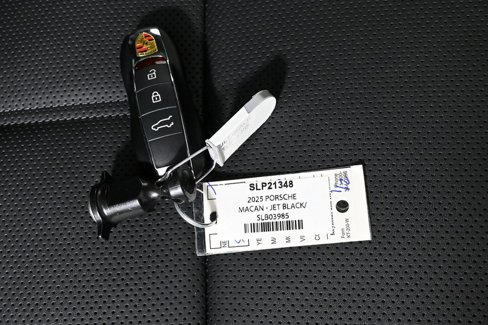 Certified 2025 Porsche Macan image 25