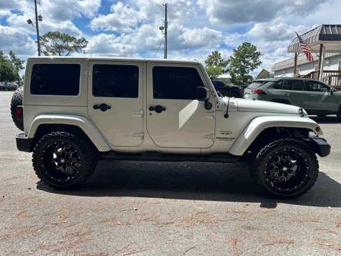 Used 2016 Jeep Wrangler Unlimited Sahara w/ Connectivity Group image 6