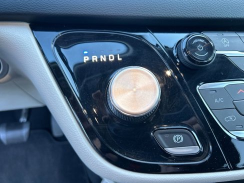 Used 2022 Chrysler Voyager LX image 26