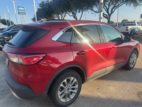 Used 2021 Ford Escape SE image 3