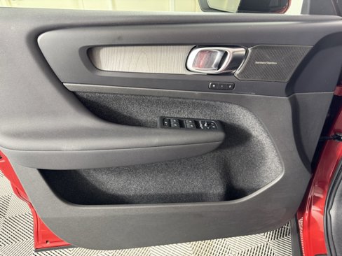 Certified 2023 Volvo XC40 B5 Plus w/ Climate Package image 15