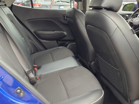 Used 2024 Hyundai Venue Limited image 17