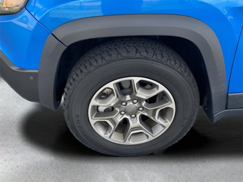 Used 2020 Jeep Cherokee Trailhawk image 12
